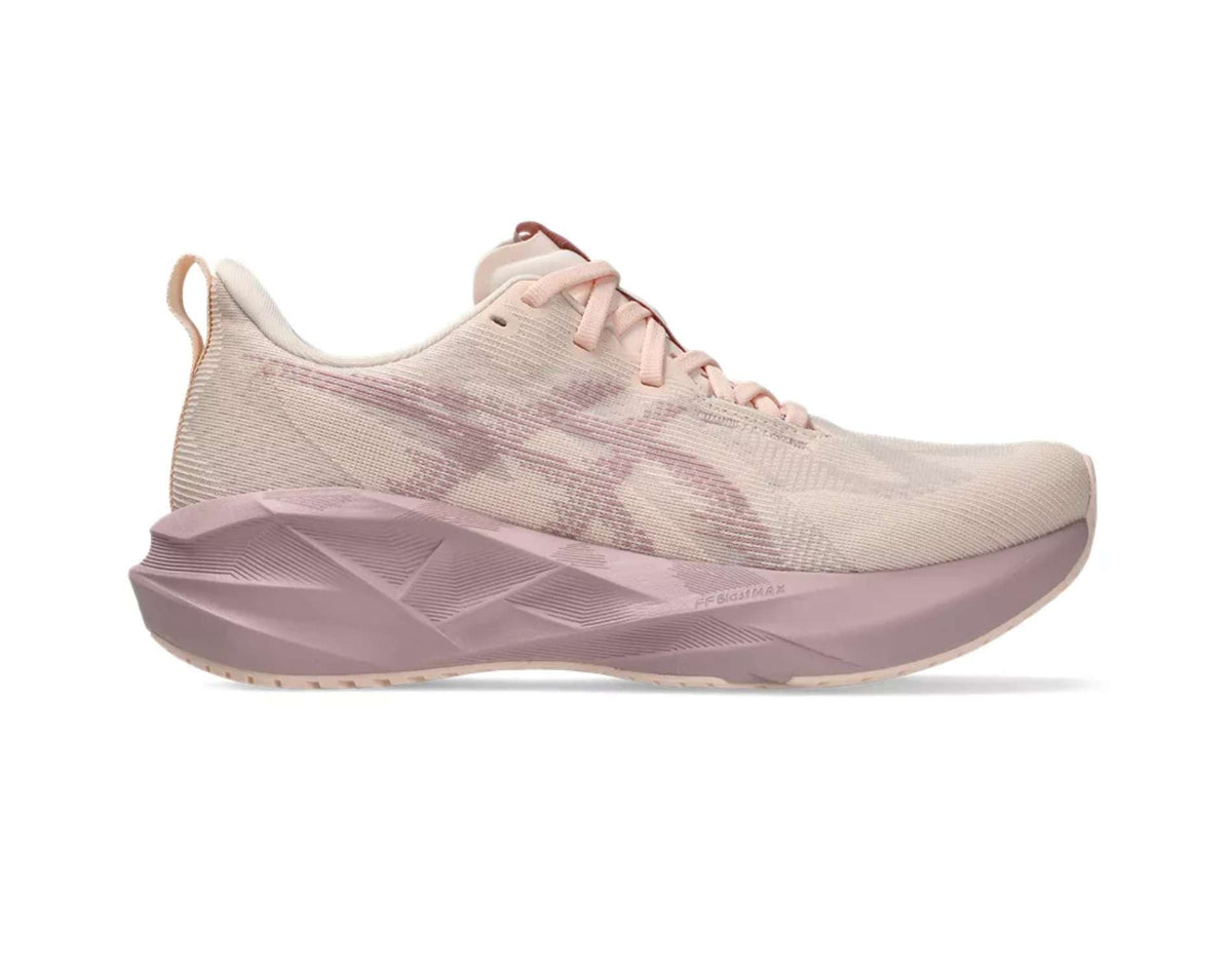 Chaussures de course pour femmes Asics Novablast 5